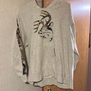 Woman's legendary whitetails hoodie used but still in good condition